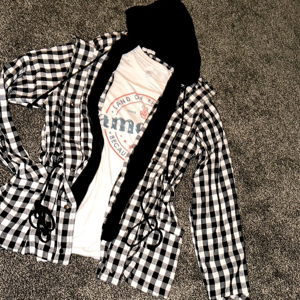 Women’s Pulse Boutique XL Cute Buffalo Plaid Top!